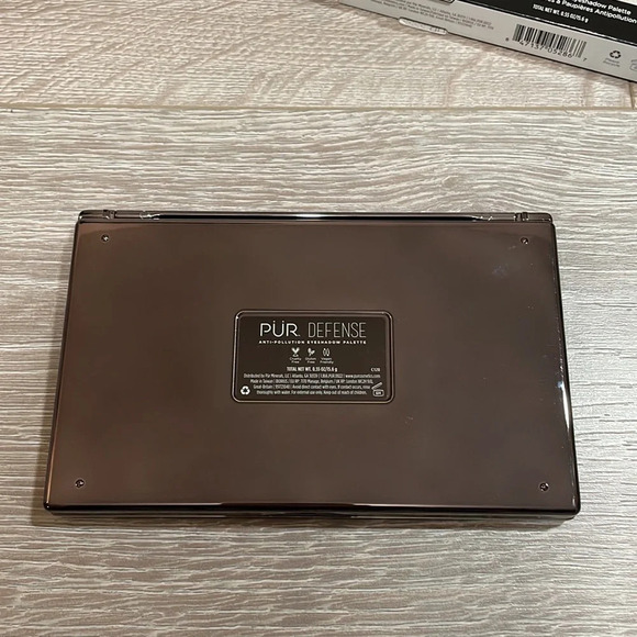 New in box Pur defense anti pollution eyeshadow palette - Picture 8 of 11